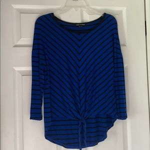 Cable & Gauge tie front, 3/4 length sleeve